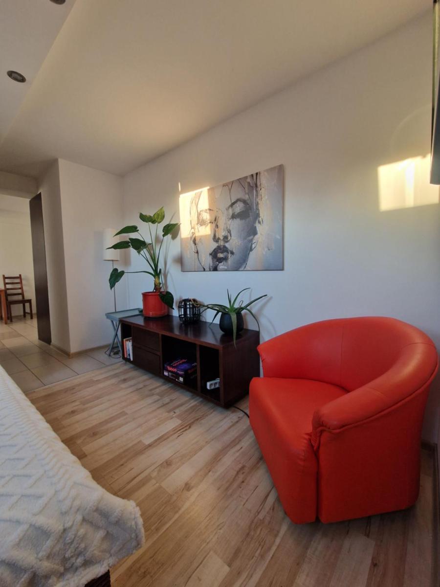 Efekt 19 - Housity