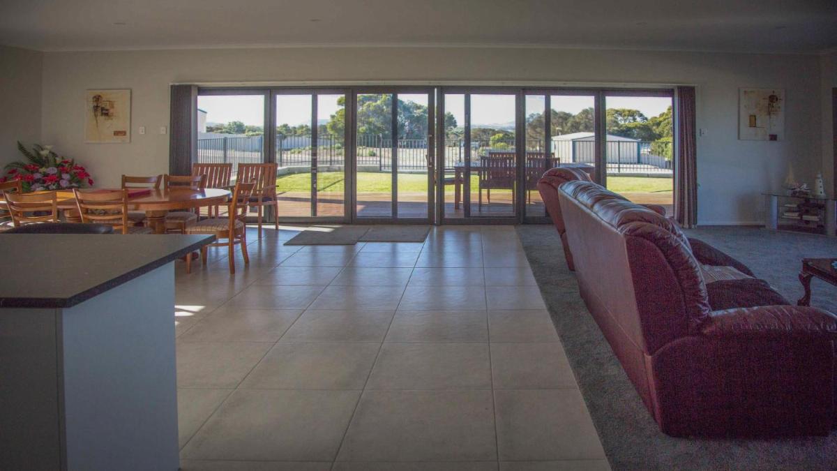 Highview on Victoria Coffin Bay - Housity