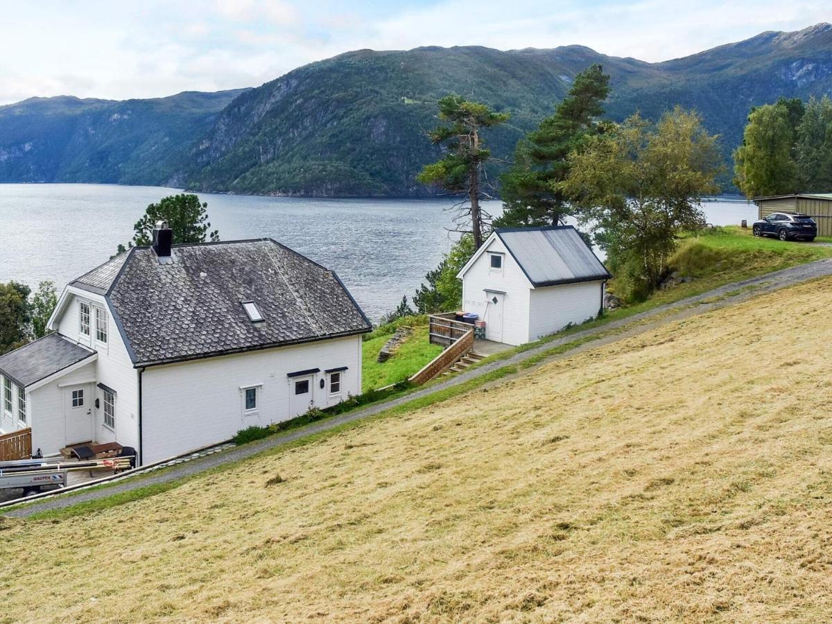 10 person holiday home in Stordal - Housity