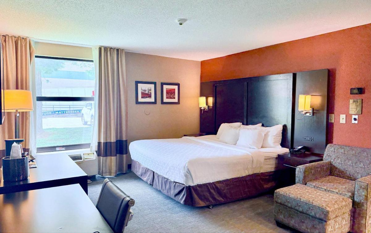 Clarion Inn & Suites Evansville Eastland Area - Housity