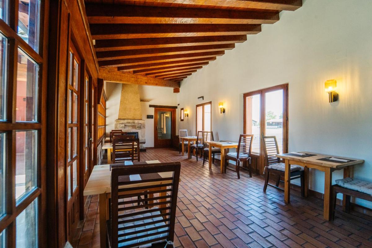 Un restaurante o sitio para comer en Abba las Viñas Tiedra