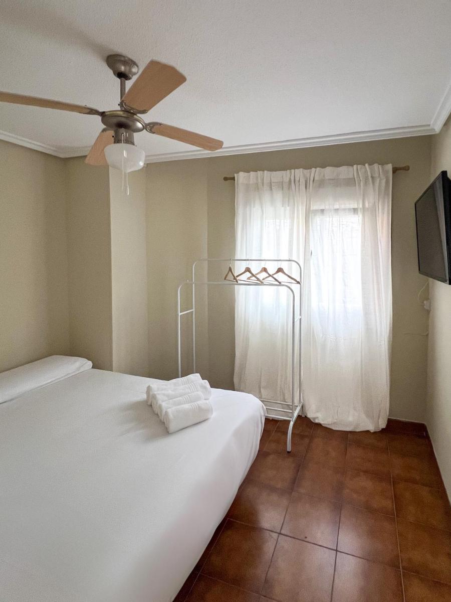 Hostal Entre Puertas - Housity