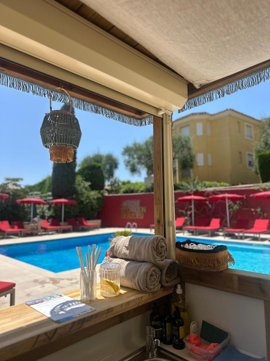 Hotel Carlton - Housity