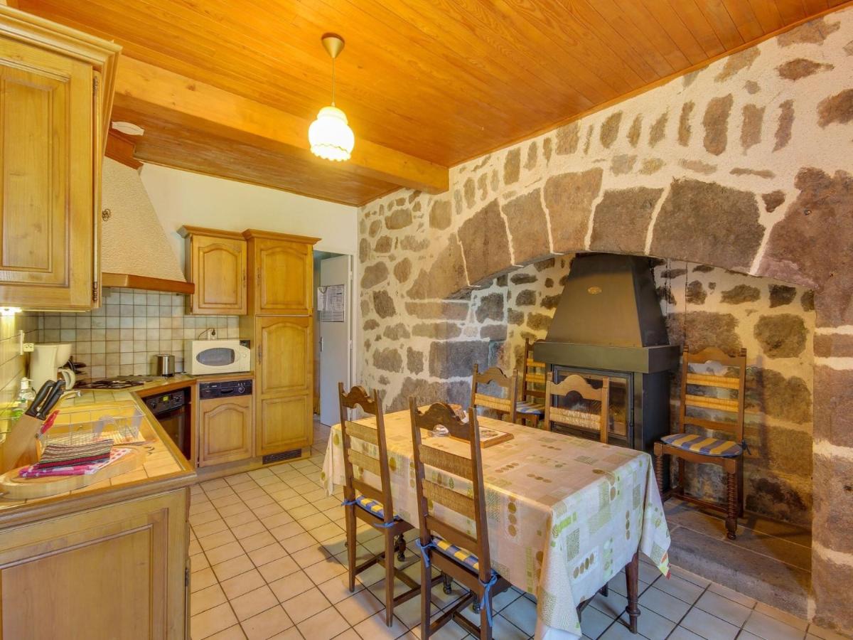 Vic-sur-Cère Family Nest - Housity