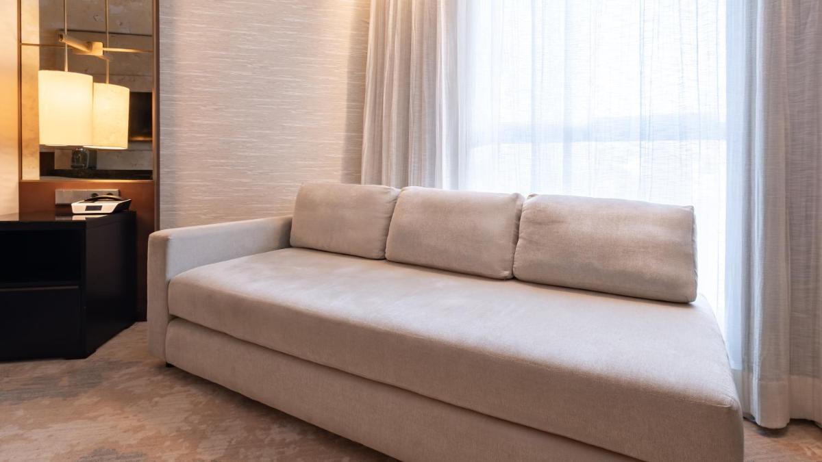 Ein Sitzbereich in der Unterkunft InterContinental Berlin by IHG