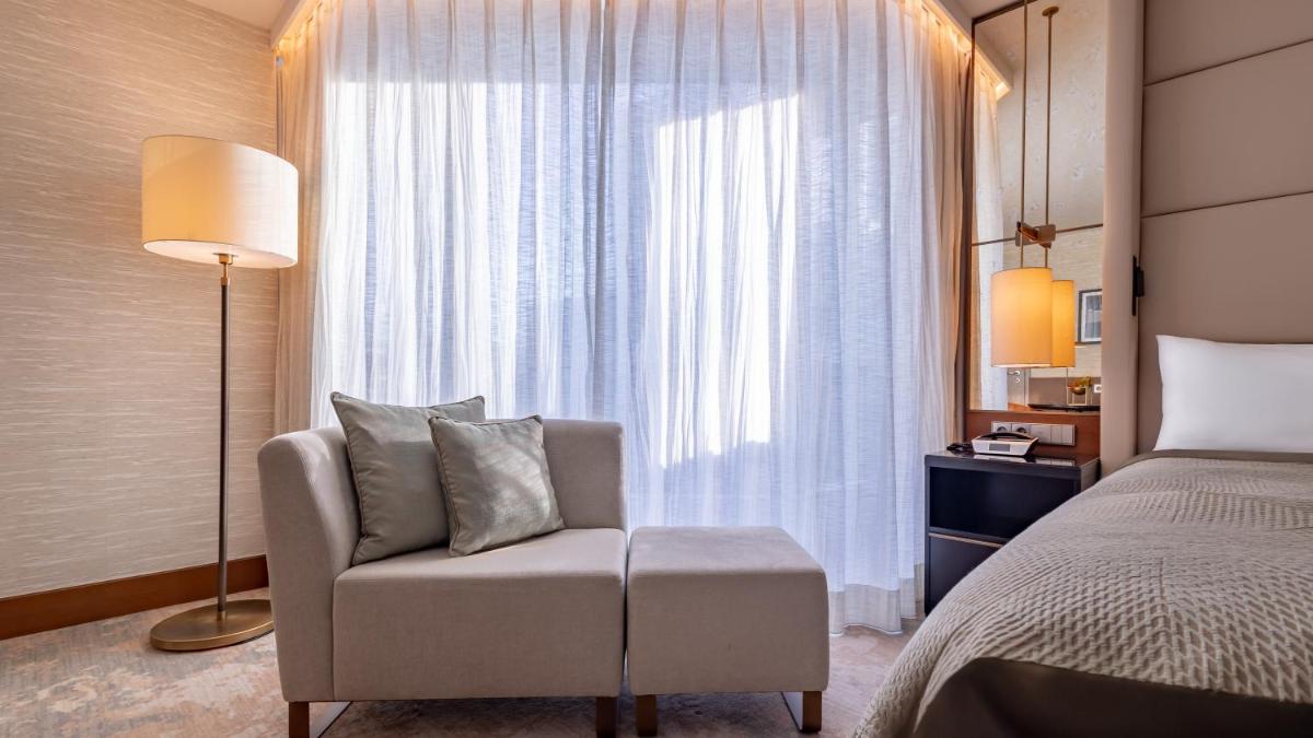 Ein Bett oder Betten in einem Zimmer der Unterkunft InterContinental Berlin by IHG