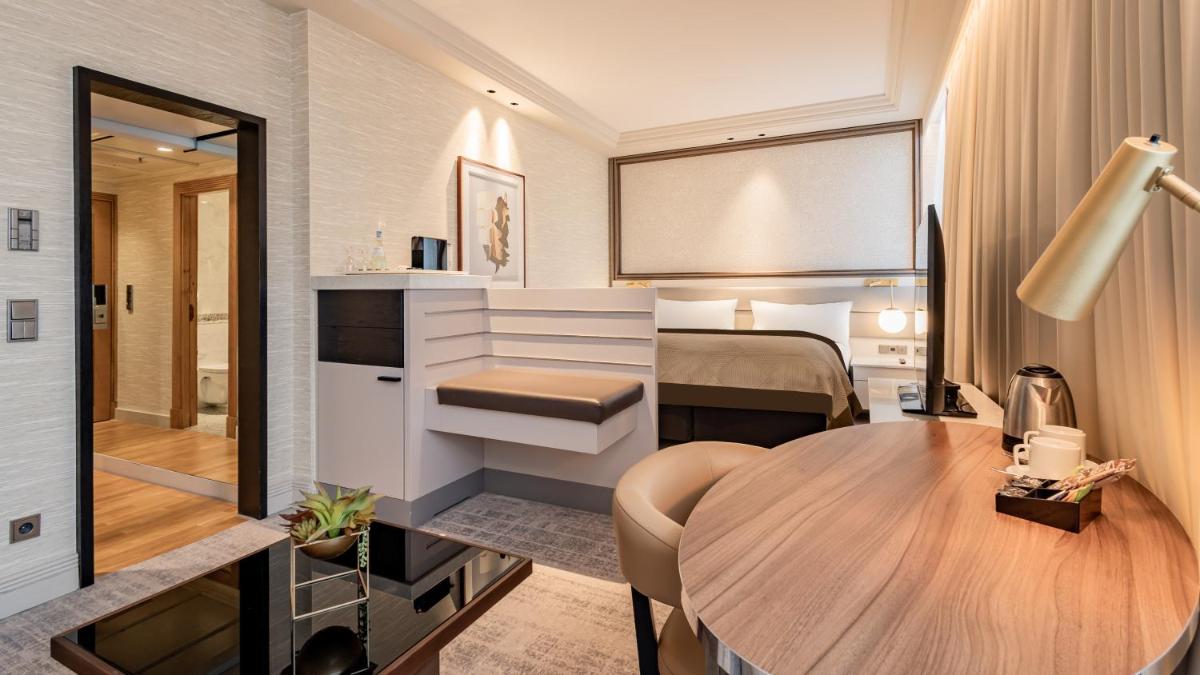 Ein Bett oder Betten in einem Zimmer der Unterkunft InterContinental Berlin by IHG