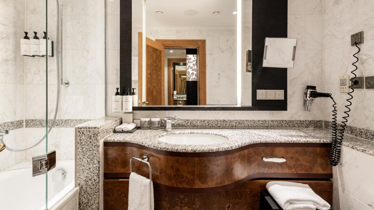 Ein Badezimmer in der Unterkunft InterContinental Berlin by IHG