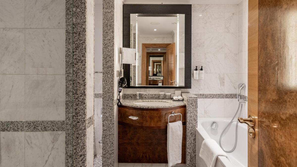 Ein Badezimmer in der Unterkunft InterContinental Berlin by IHG