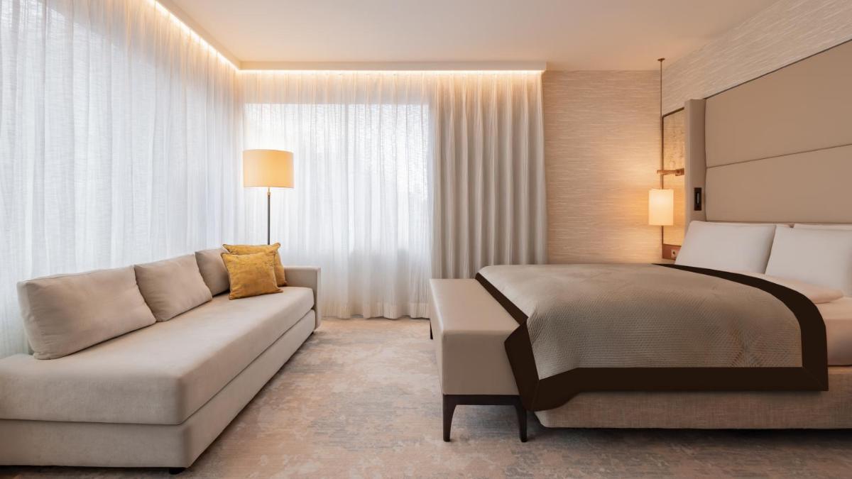Ein Sitzbereich in der Unterkunft InterContinental Berlin by IHG