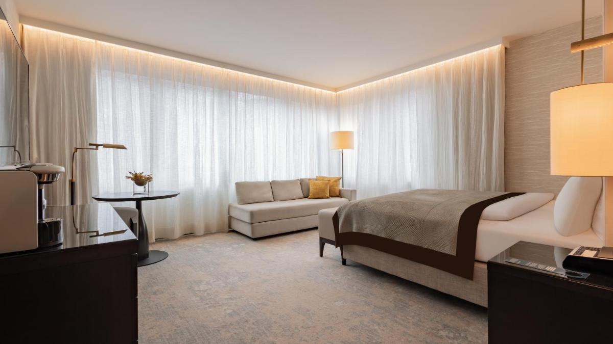 Ein Bett oder Betten in einem Zimmer der Unterkunft InterContinental Berlin by IHG