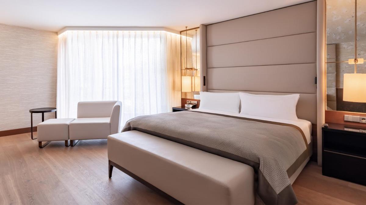 Ein Sitzbereich in der Unterkunft InterContinental Berlin by IHG