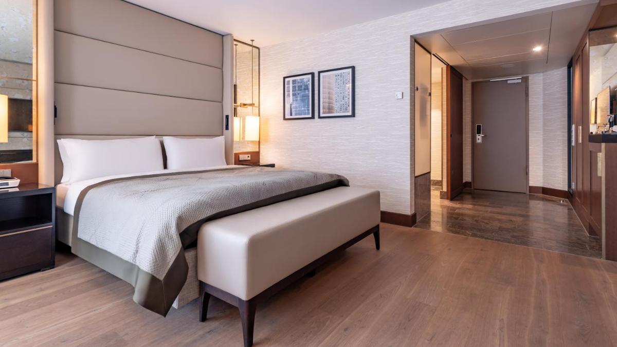 Ein Bett oder Betten in einem Zimmer der Unterkunft InterContinental Berlin by IHG