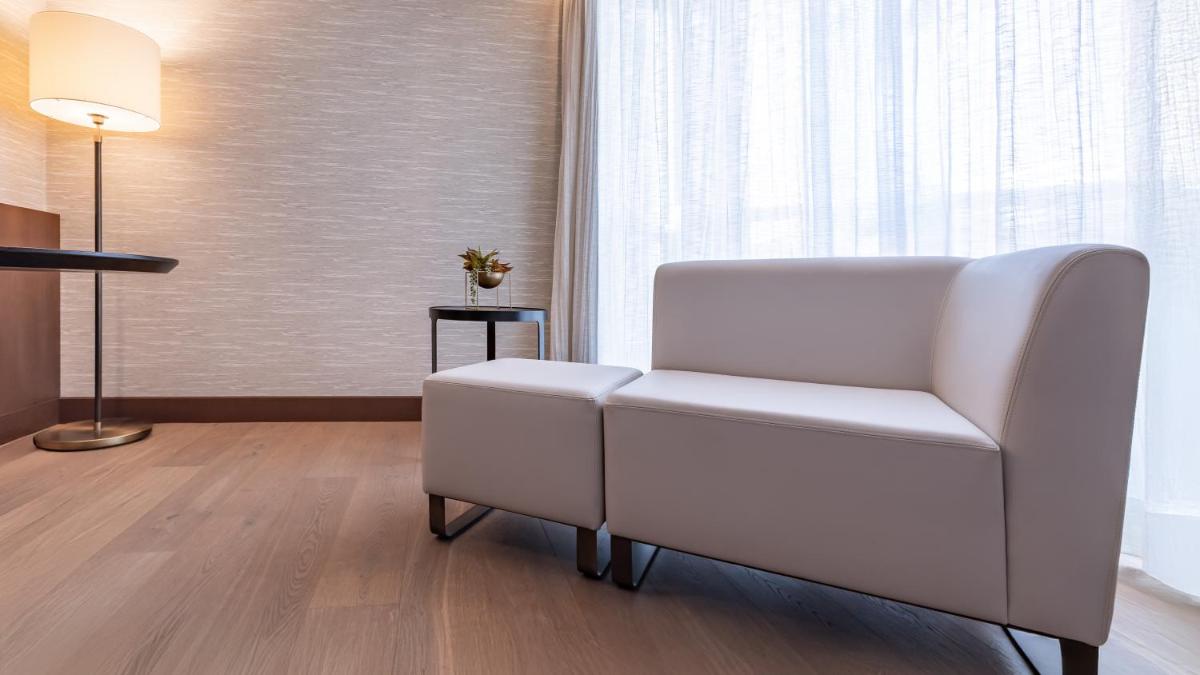 Ein Sitzbereich in der Unterkunft InterContinental Berlin by IHG