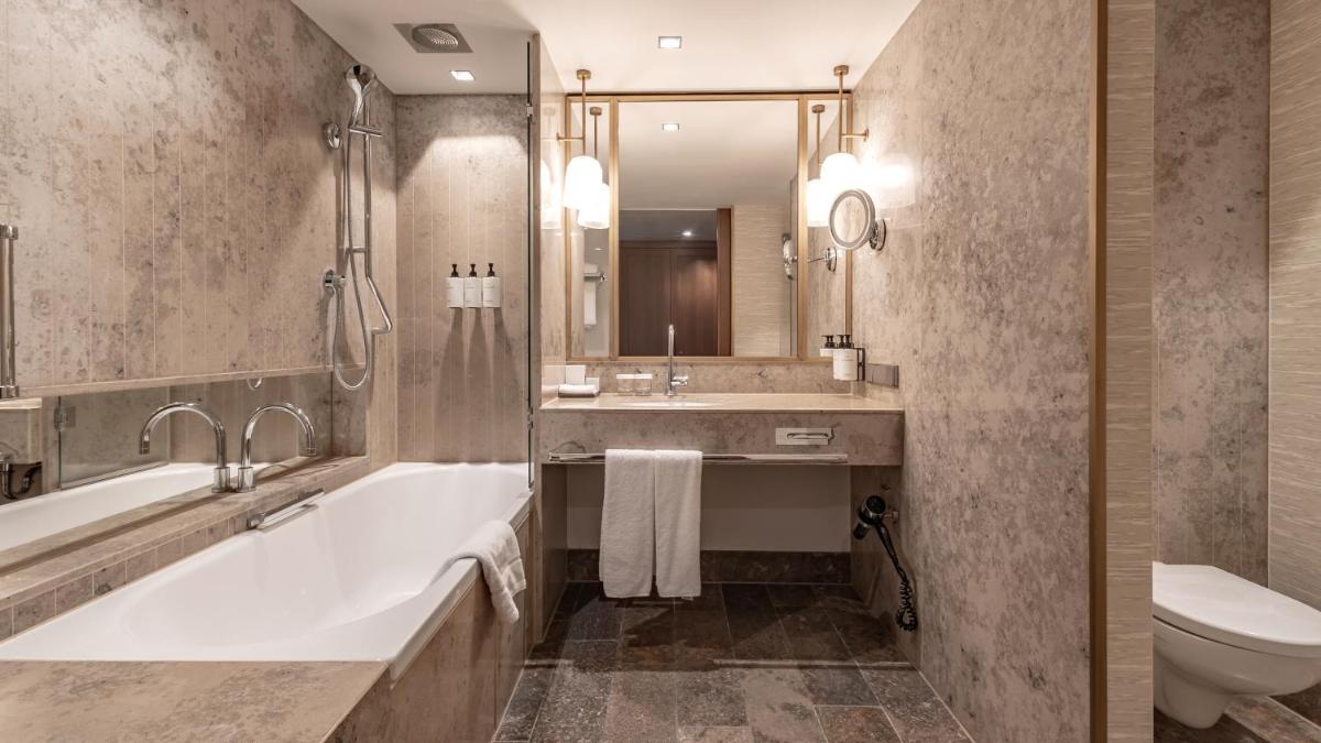 Ein Badezimmer in der Unterkunft InterContinental Berlin by IHG