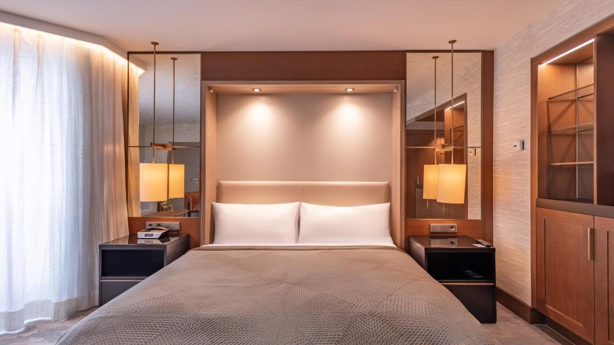 Ein Bett oder Betten in einem Zimmer der Unterkunft InterContinental Berlin by IHG