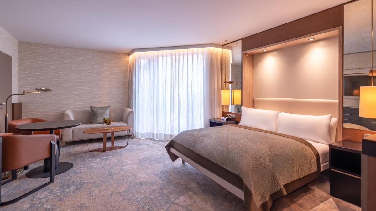 Ein Bett oder Betten in einem Zimmer der Unterkunft InterContinental Berlin by IHG