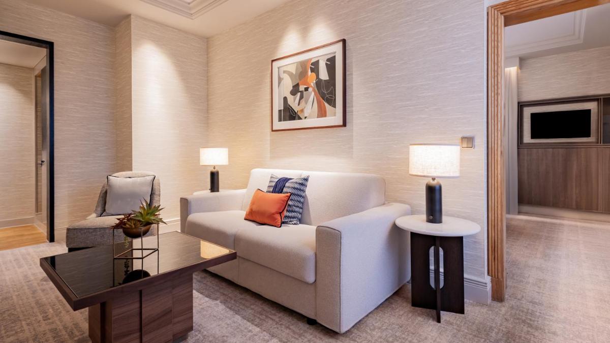 Ein Sitzbereich in der Unterkunft InterContinental Berlin by IHG
