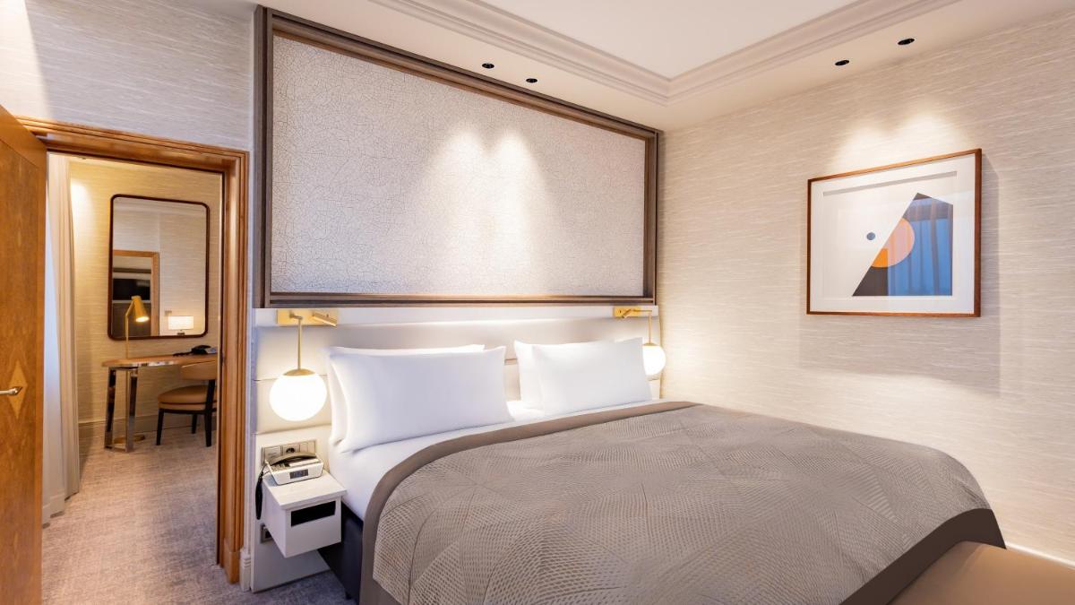Ein Bett oder Betten in einem Zimmer der Unterkunft InterContinental Berlin by IHG