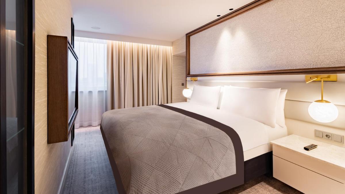 Ein Bett oder Betten in einem Zimmer der Unterkunft InterContinental Berlin by IHG
