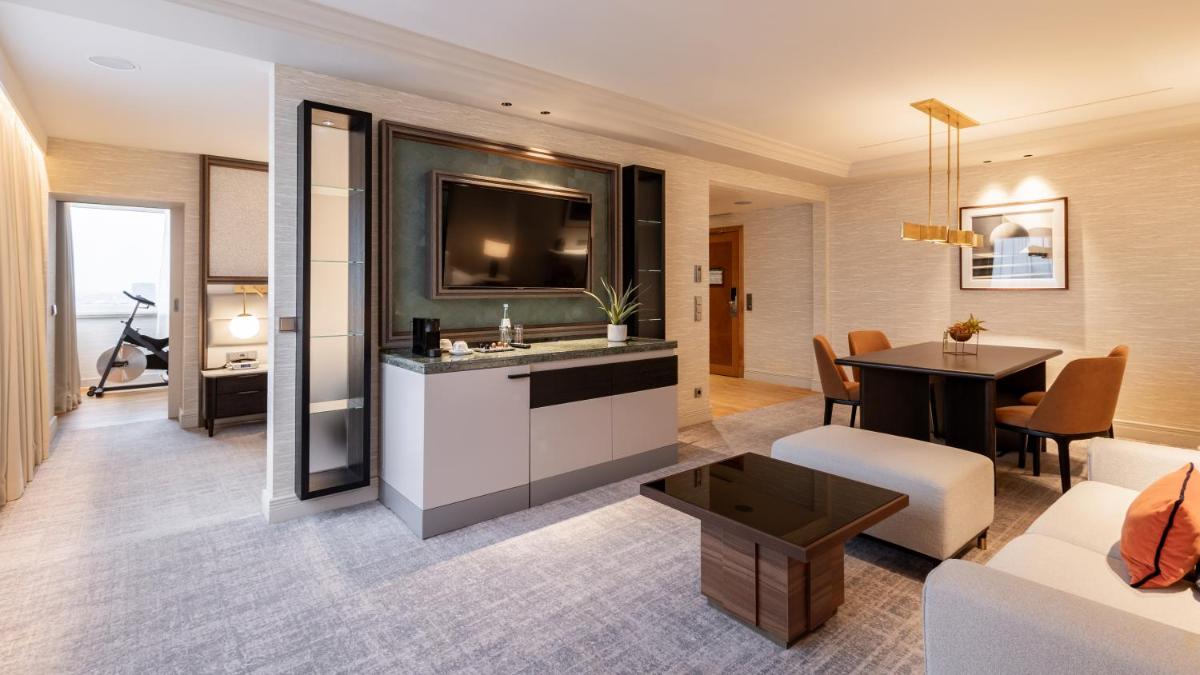Ein Sitzbereich in der Unterkunft InterContinental Berlin by IHG