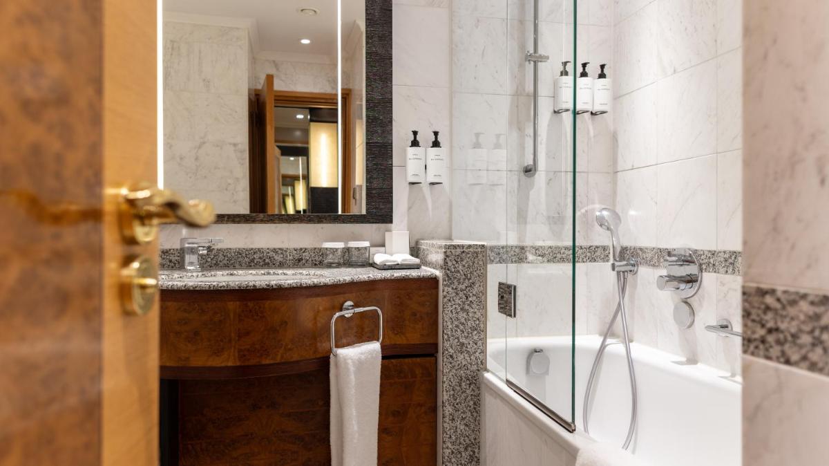 Ein Badezimmer in der Unterkunft InterContinental Berlin by IHG