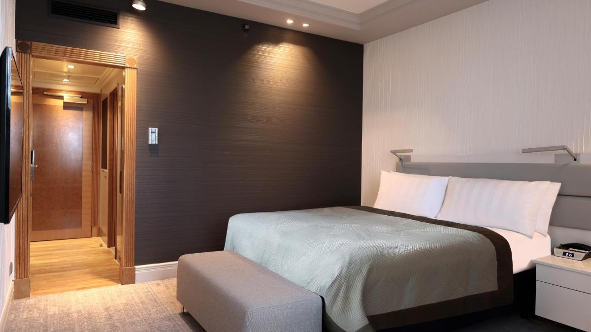 Ein Bett oder Betten in einem Zimmer der Unterkunft InterContinental Berlin by IHG