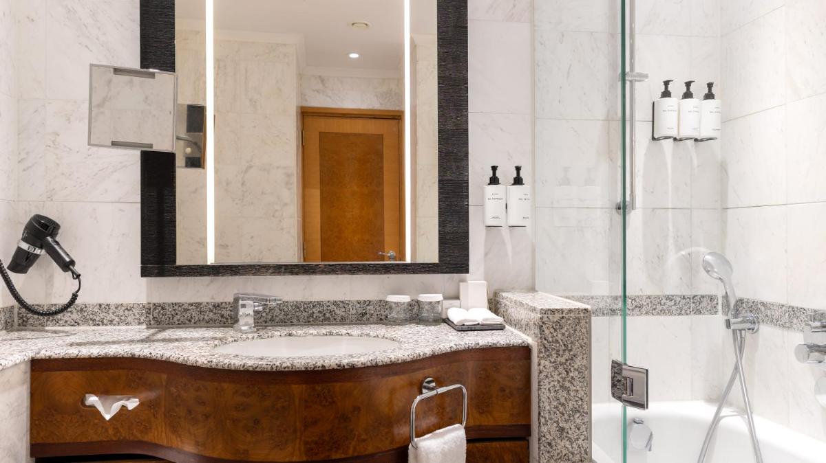 Ein Badezimmer in der Unterkunft InterContinental Berlin by IHG