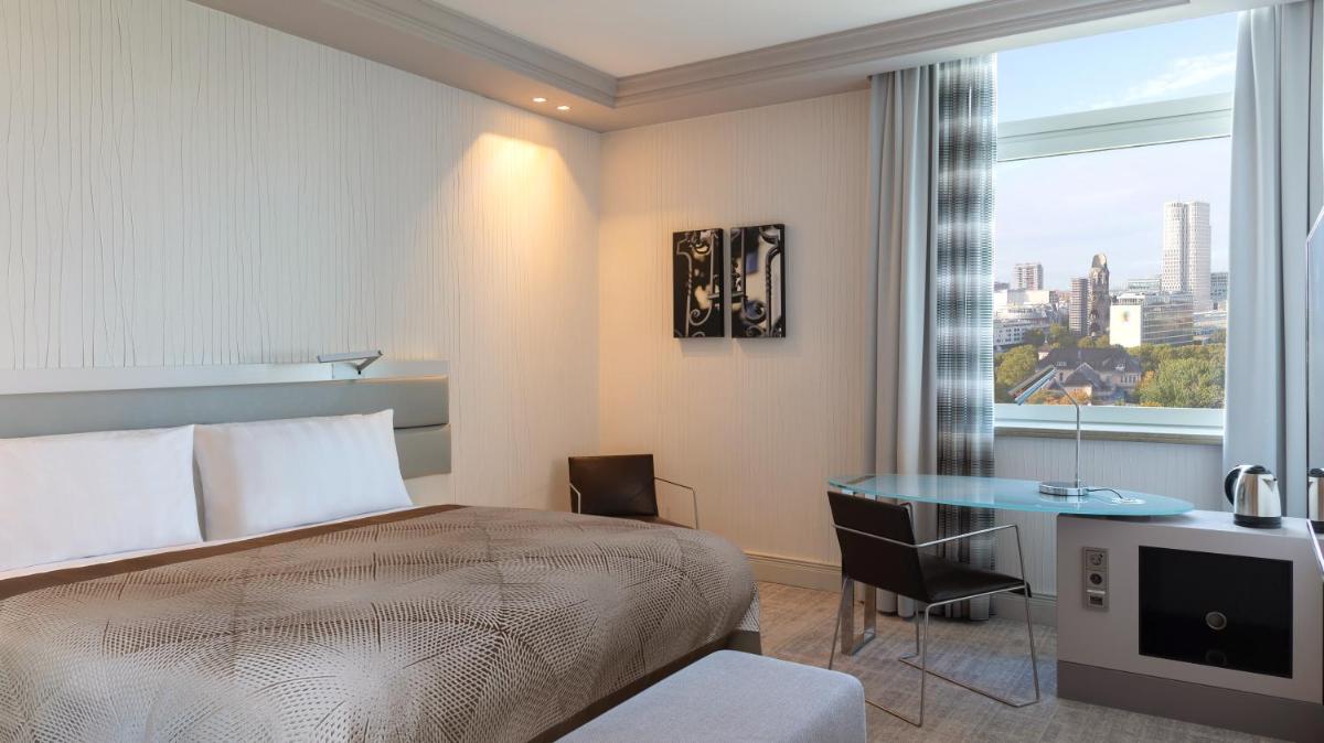 Ein Bett oder Betten in einem Zimmer der Unterkunft InterContinental Berlin by IHG