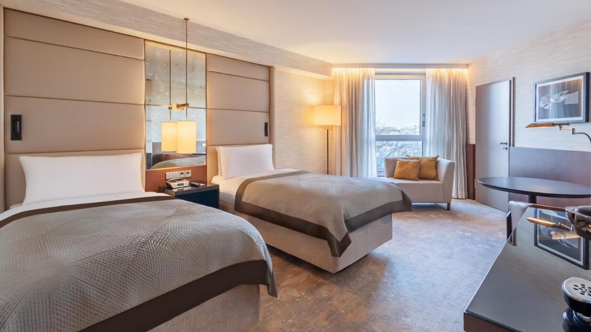 Ein Bett oder Betten in einem Zimmer der Unterkunft InterContinental Berlin by IHG