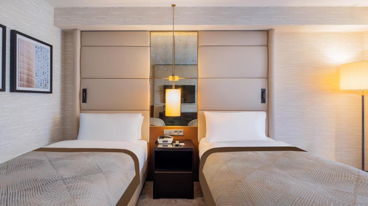 Ein Bett oder Betten in einem Zimmer der Unterkunft InterContinental Berlin by IHG