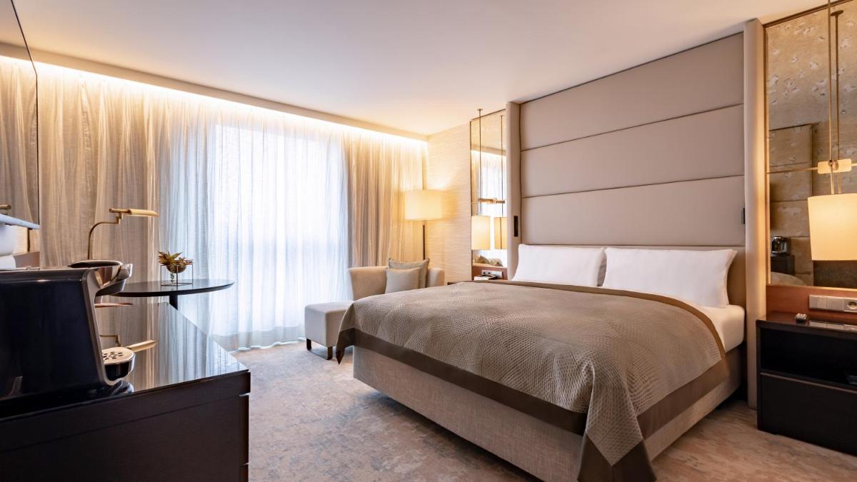 Ein Bett oder Betten in einem Zimmer der Unterkunft InterContinental Berlin by IHG