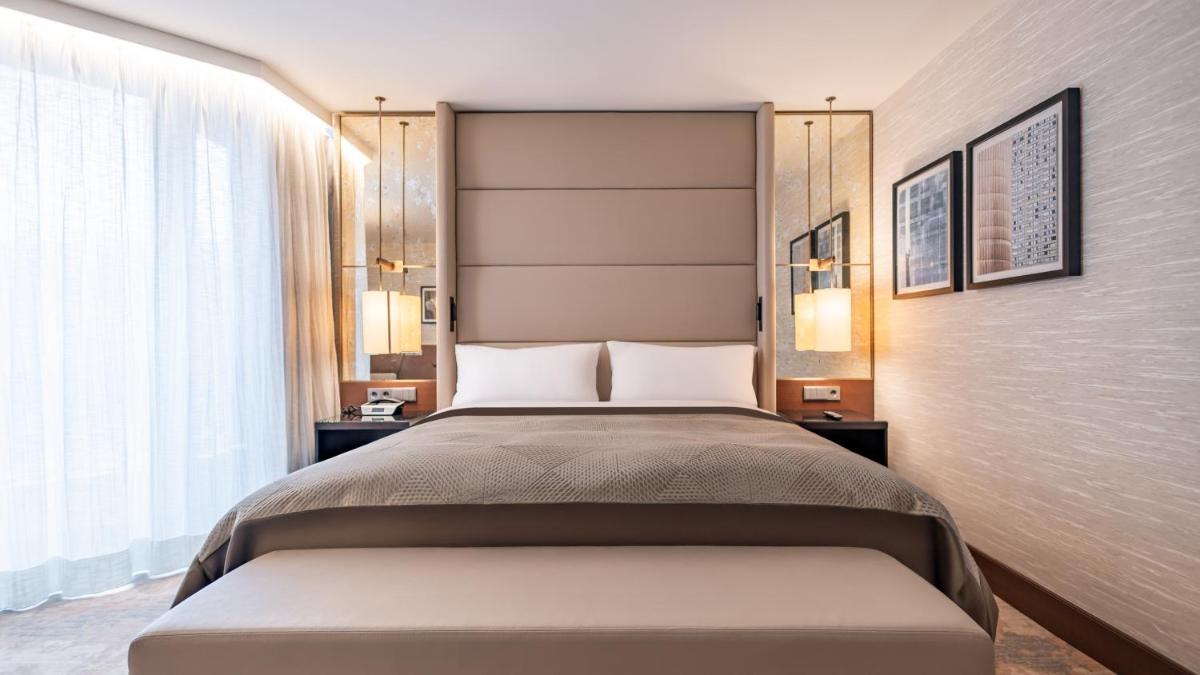 Ein Bett oder Betten in einem Zimmer der Unterkunft InterContinental Berlin by IHG