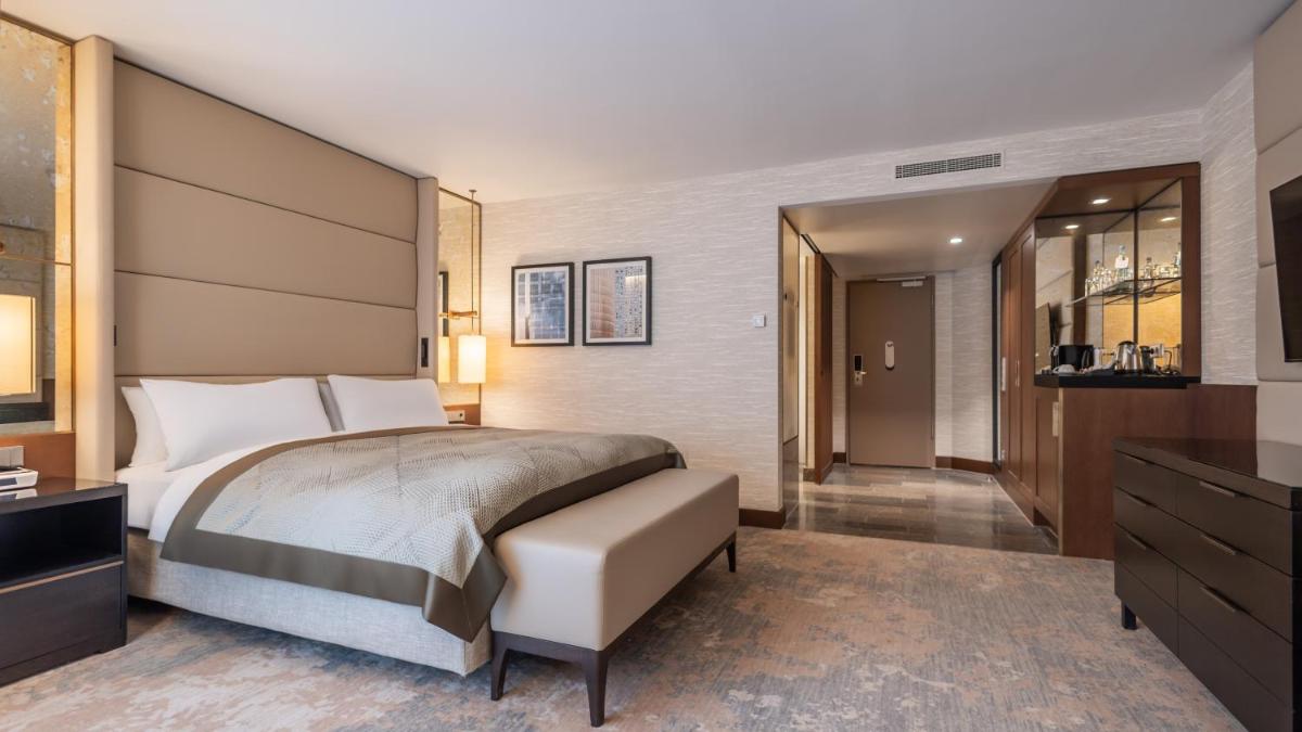 Ein Bett oder Betten in einem Zimmer der Unterkunft InterContinental Berlin by IHG