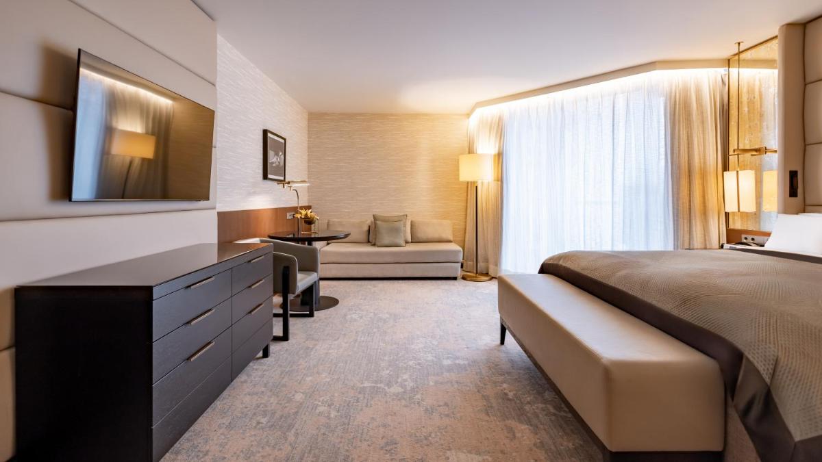 Ein Bett oder Betten in einem Zimmer der Unterkunft InterContinental Berlin by IHG