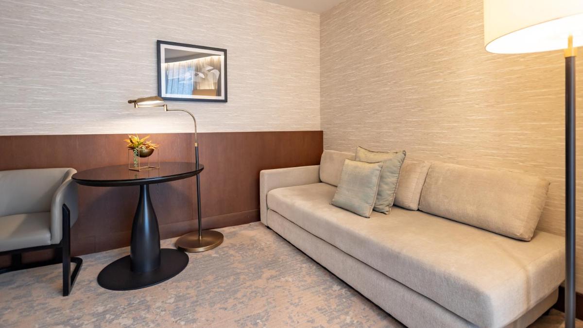 Ein Sitzbereich in der Unterkunft InterContinental Berlin by IHG