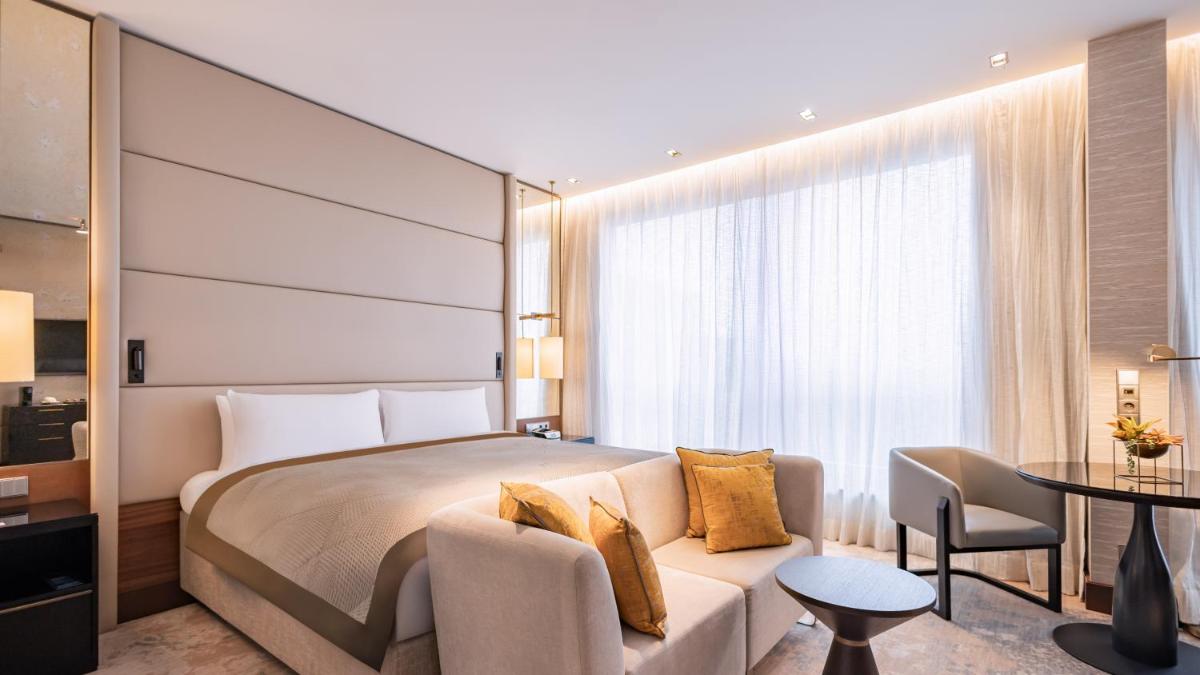 Ein Bett oder Betten in einem Zimmer der Unterkunft InterContinental Berlin by IHG