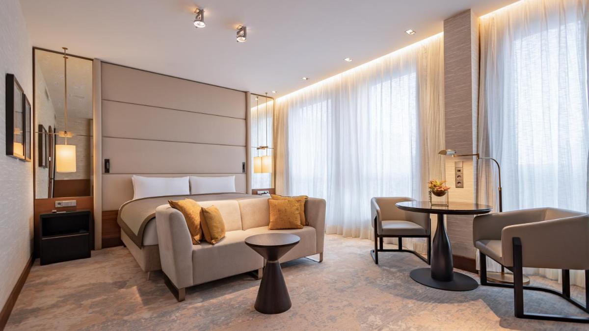 Ein Bett oder Betten in einem Zimmer der Unterkunft InterContinental Berlin by IHG