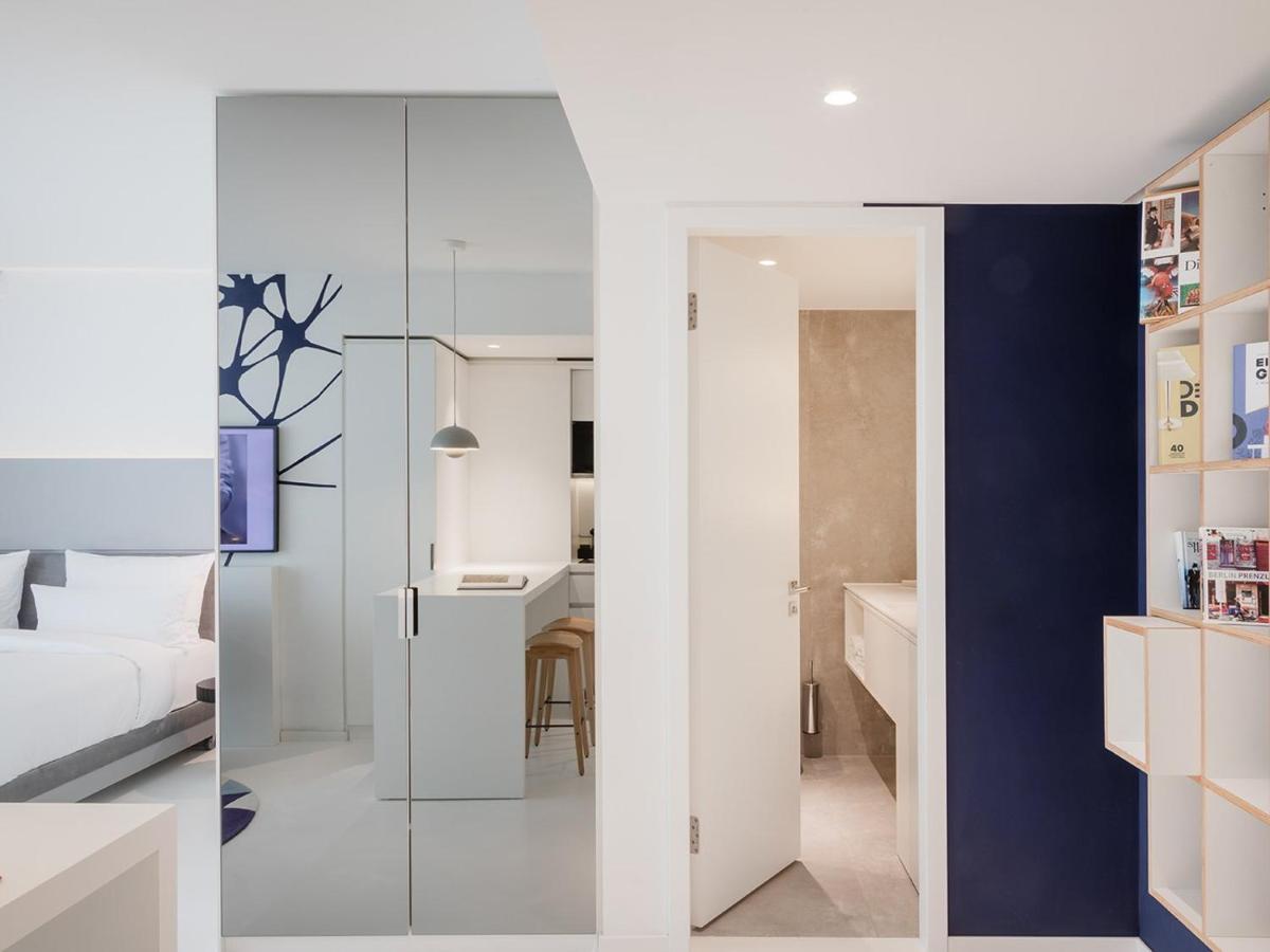 Ein Badezimmer in der Unterkunft KPM Hotel & Residences Berlin, a Member of Design Hotels