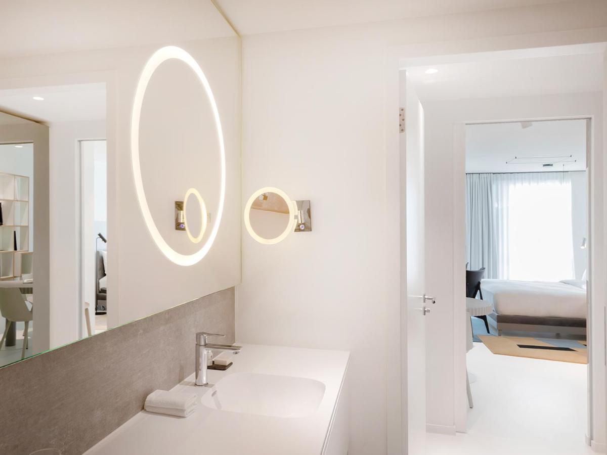 Ein Badezimmer in der Unterkunft KPM Hotel & Residences Berlin, a Member of Design Hotels