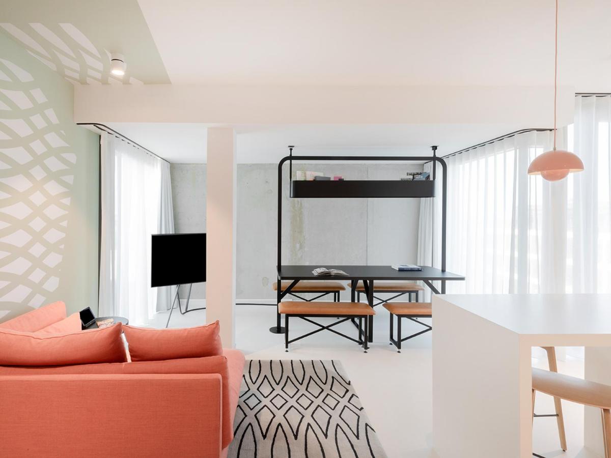 TV/Unterhaltungsangebot in der Unterkunft KPM Hotel & Residences Berlin, a Member of Design Hotels