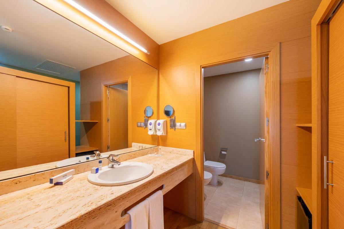Un baño de IBERIK Augas Santas Balneario & Golf
