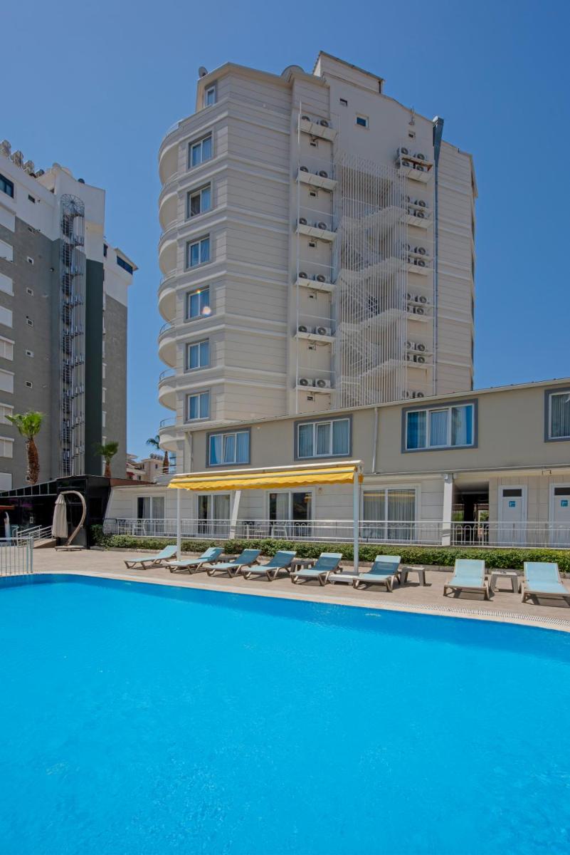 TheLuna Suite Hotel - Housity