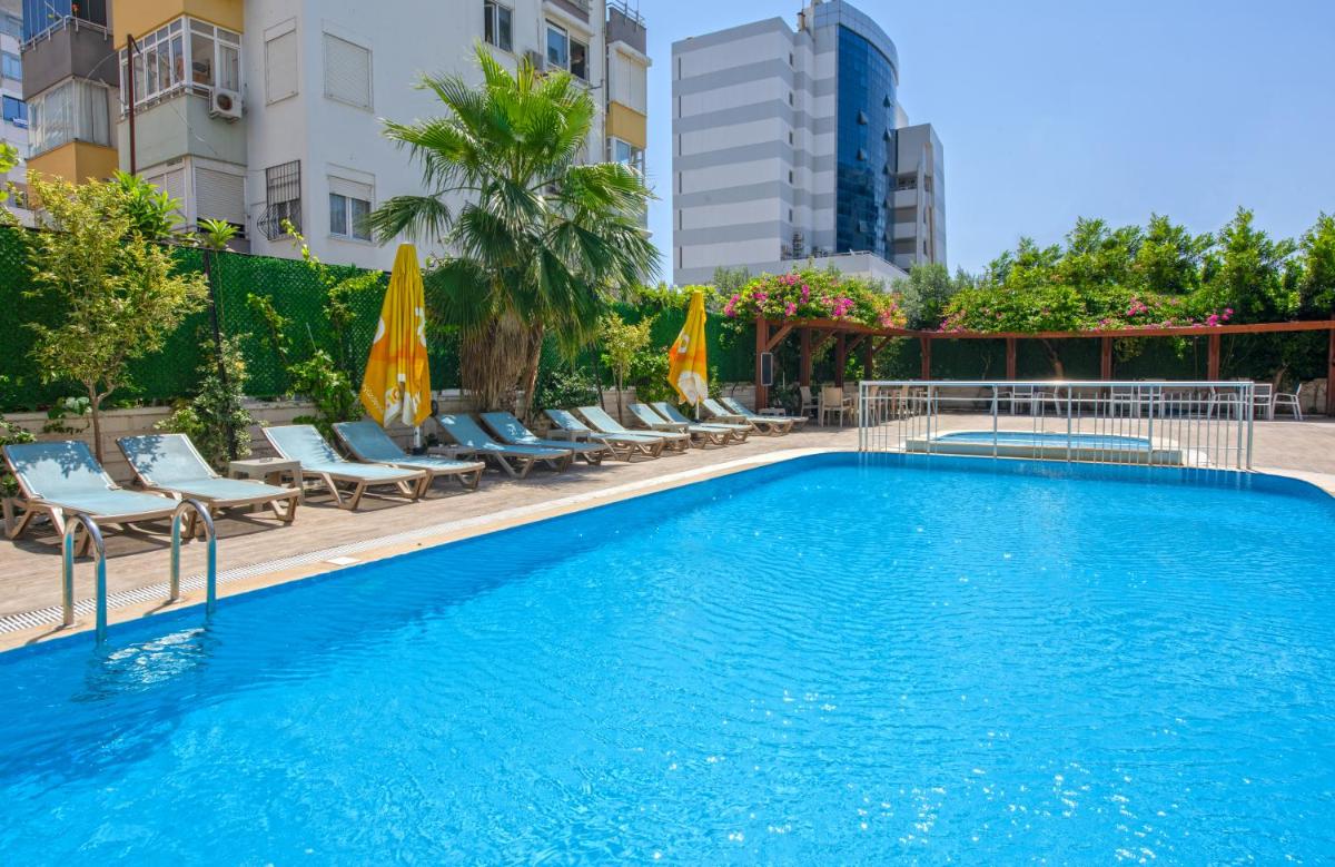 TheLuna Suite Hotel - Housity
