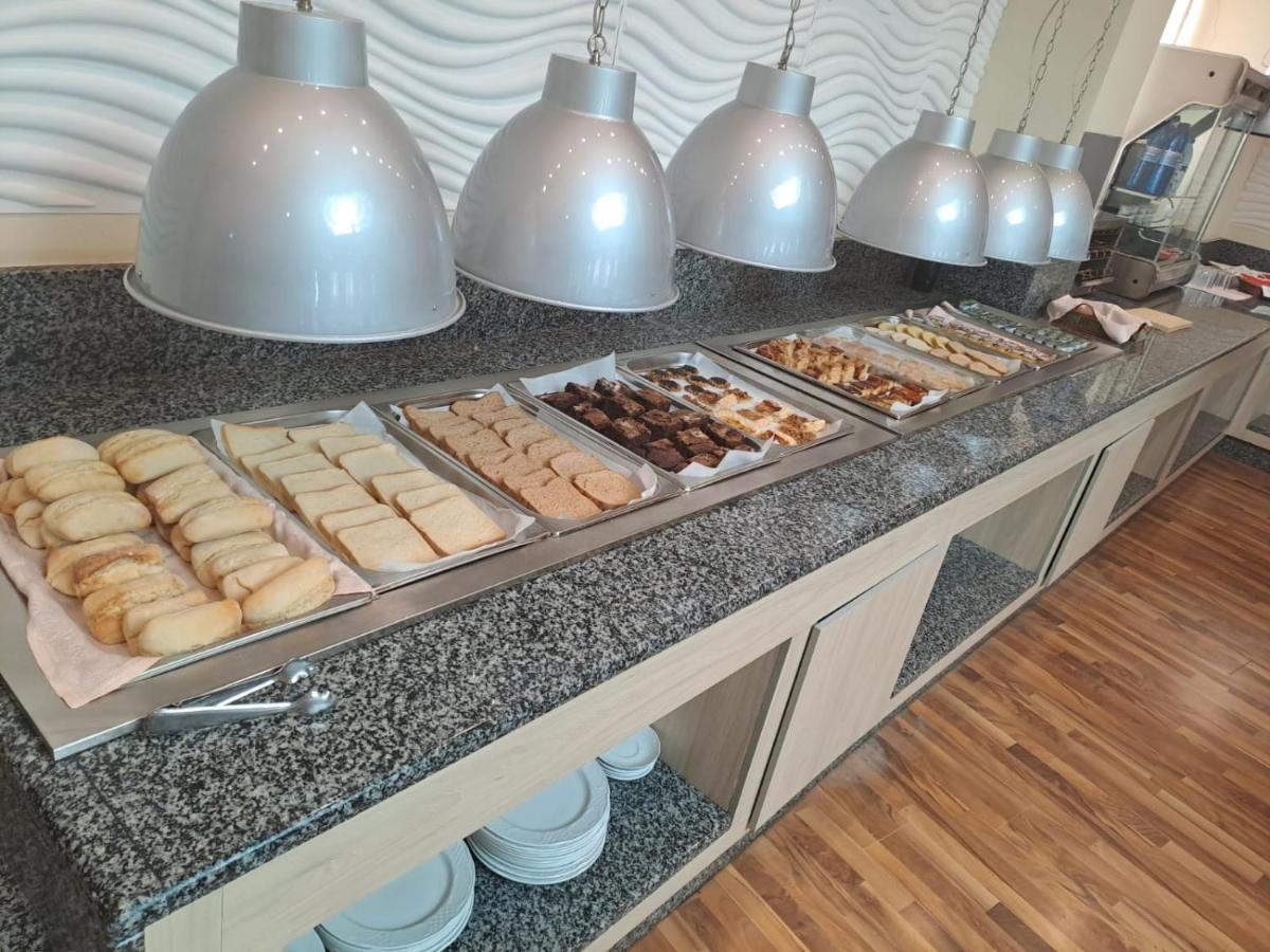 Comida en o cerca de este hotel