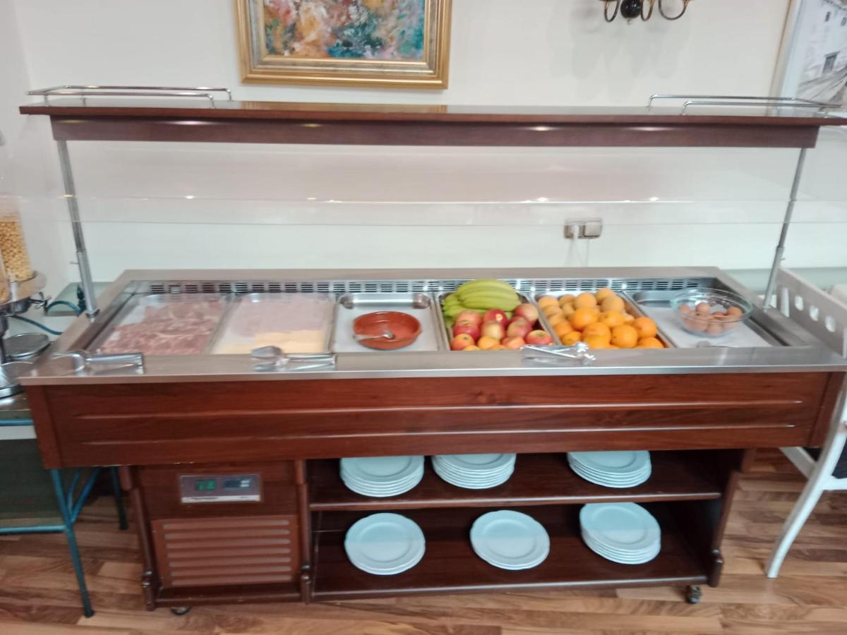 Comida en o cerca de este hotel