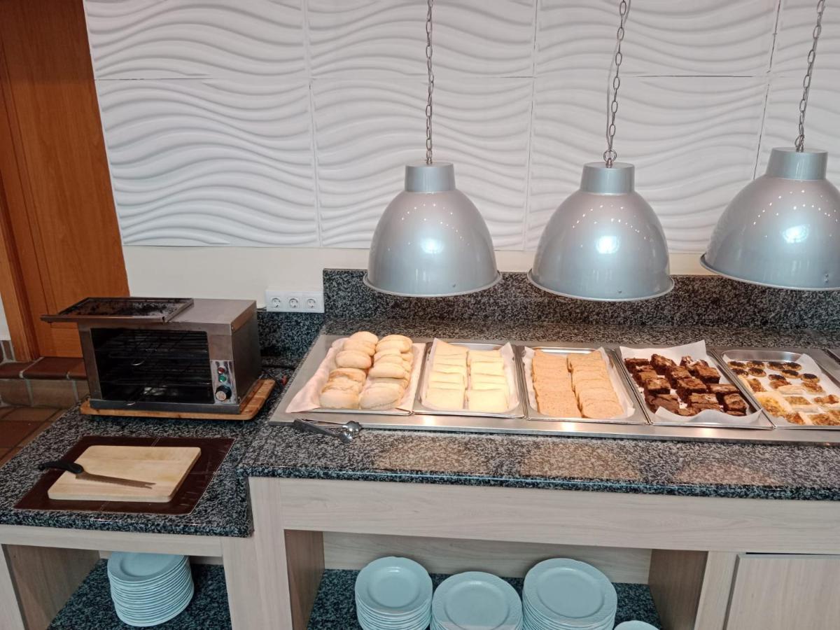 Comida en o cerca de este hotel