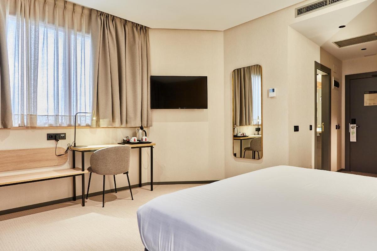 Cama o camas de una habitación en Silken Ciudad Gijón