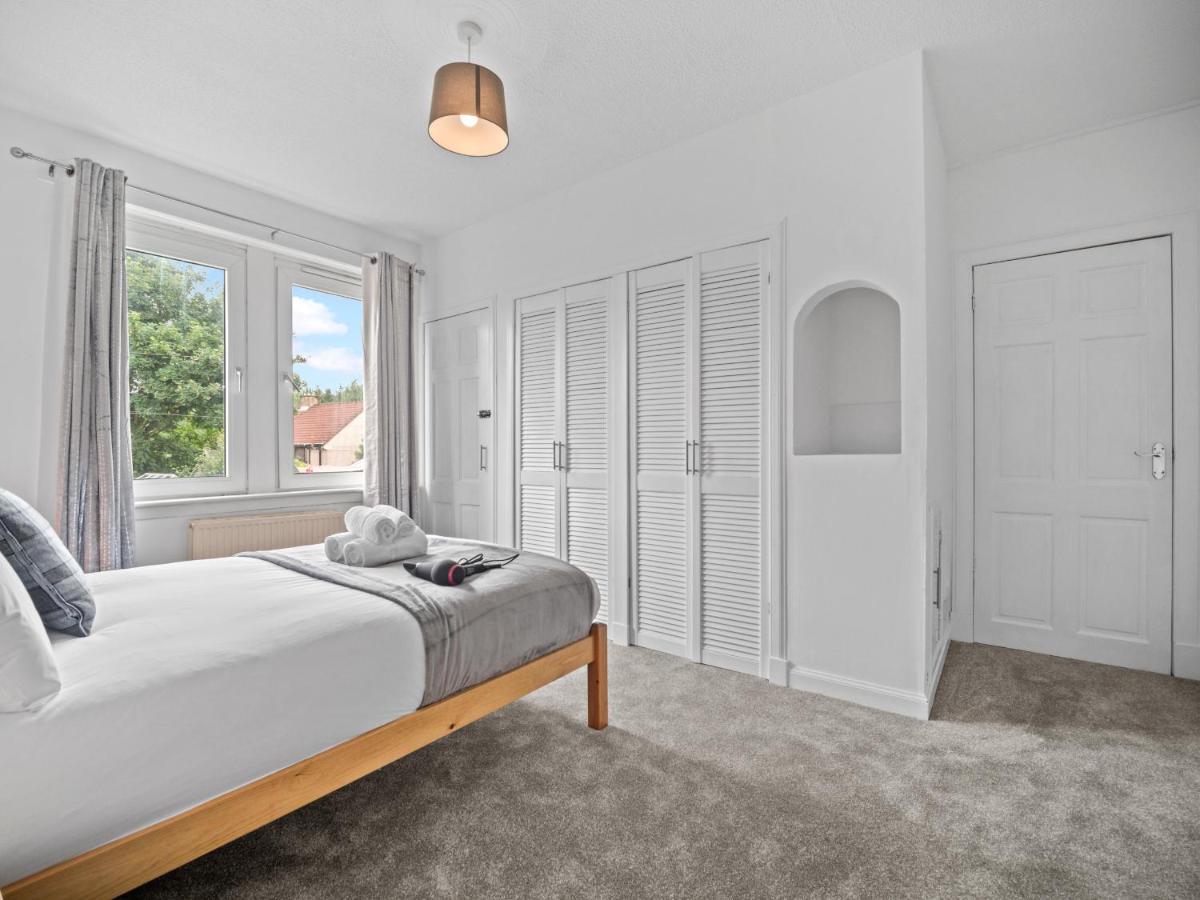 Mollison 2 Bedroom Apartment - Harthill - Housity