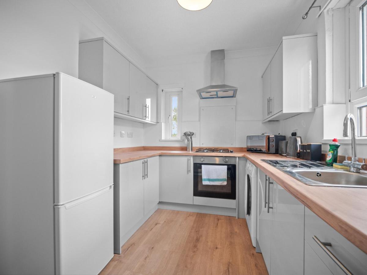 Mollison 2 Bedroom Apartment - Harthill - Housity